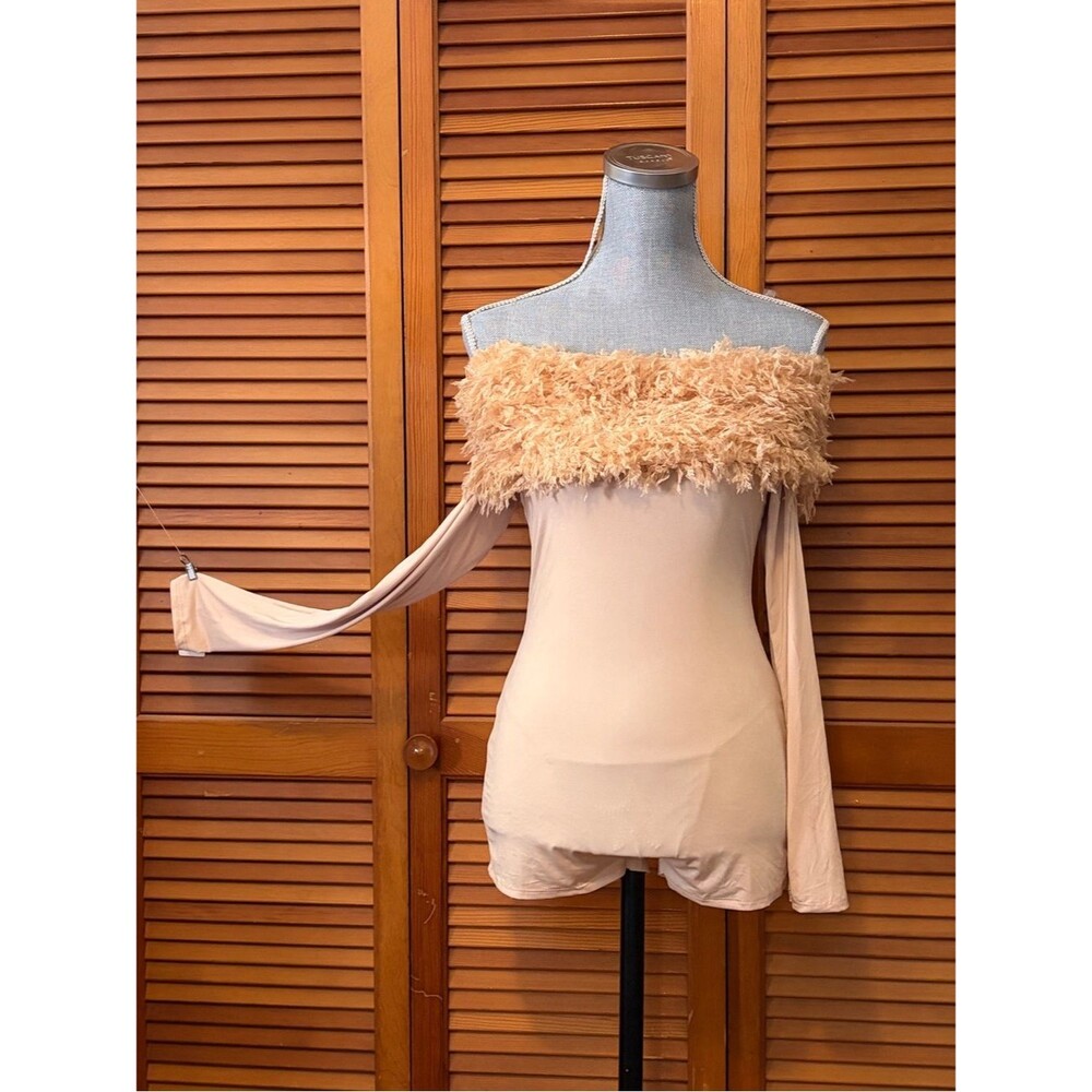 Off-Shoulder Feather Trim Soft Stretch Romper in Rose Beige